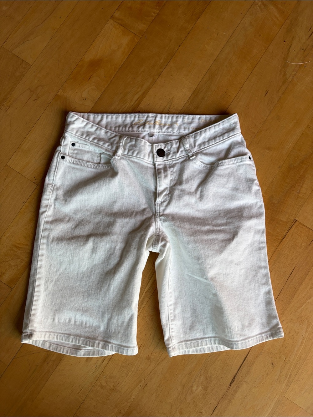 Eddie Bauer Bermuda Boyfriend Shorts Relaxed Denim White Stretch Soft Comfy Sz 2